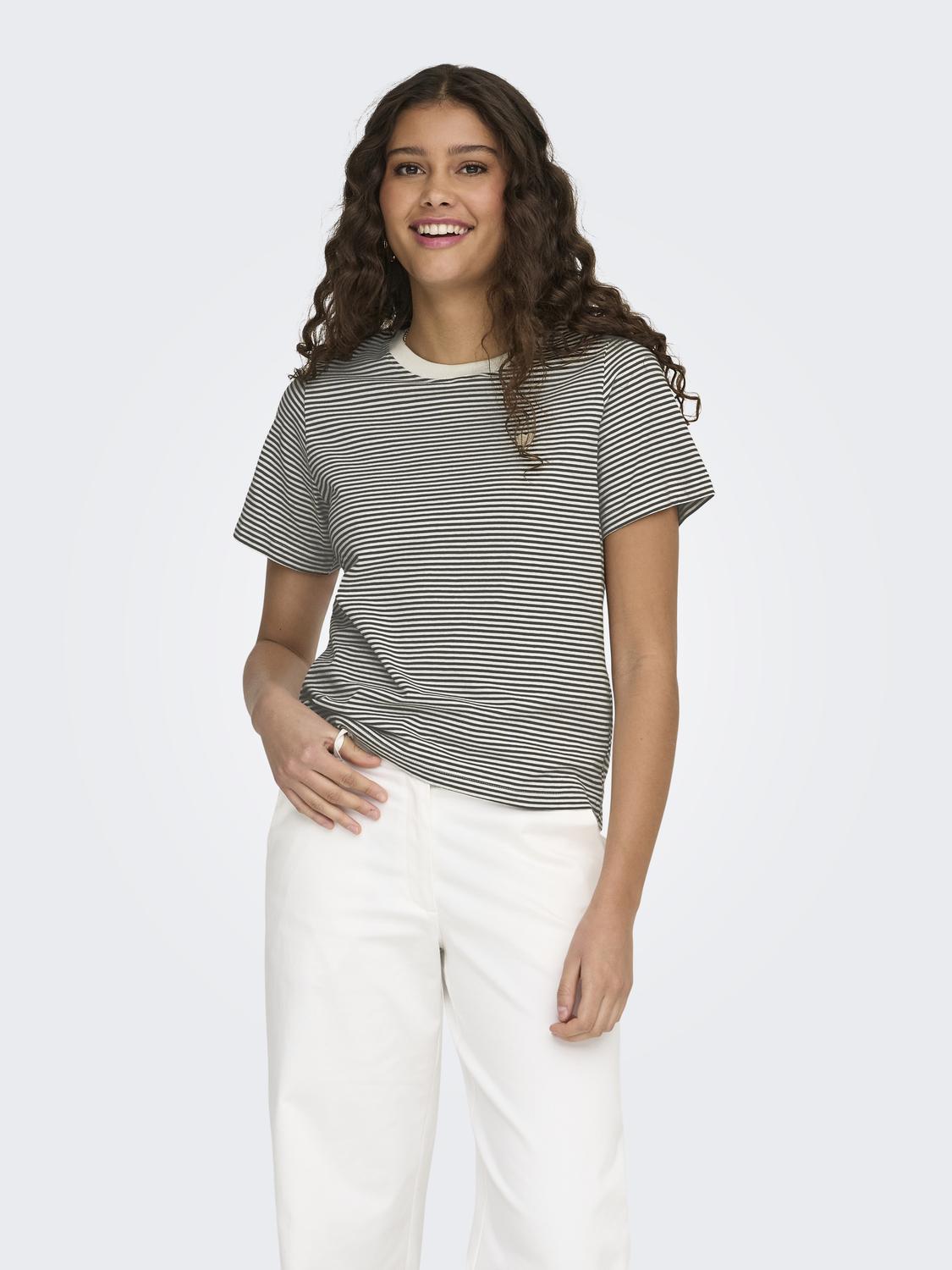 model_shot-front